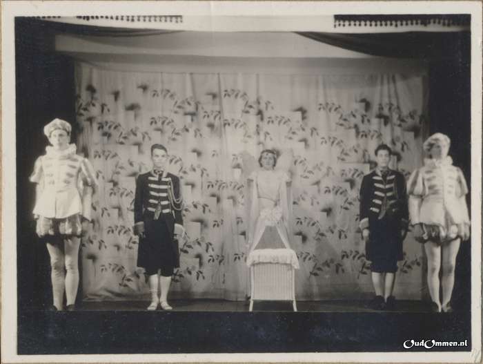 ca. 1925 - IJ0141