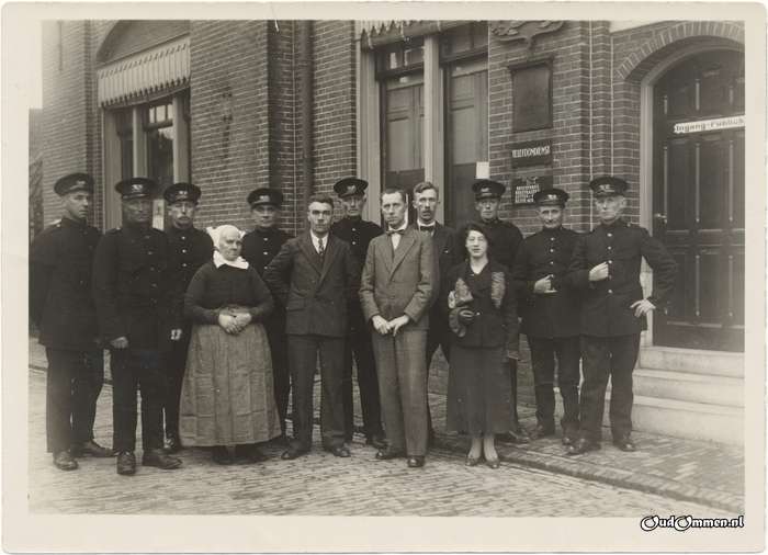 ca. 1930 - IS0013