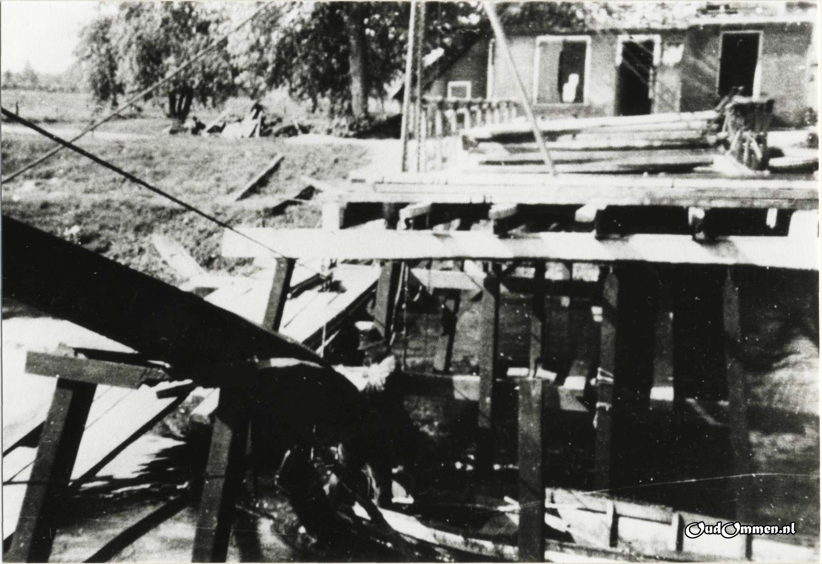 1945 - Z0013-1